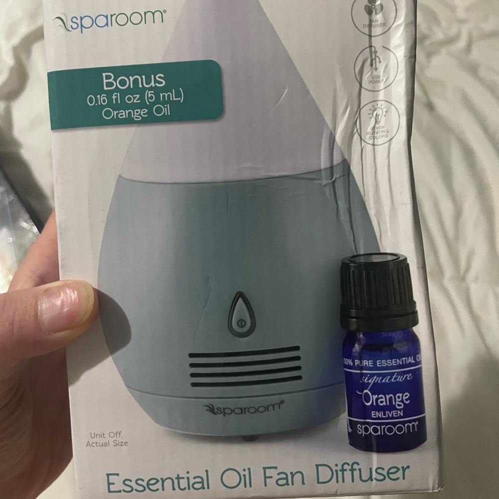 Essential oil fan diffuser
